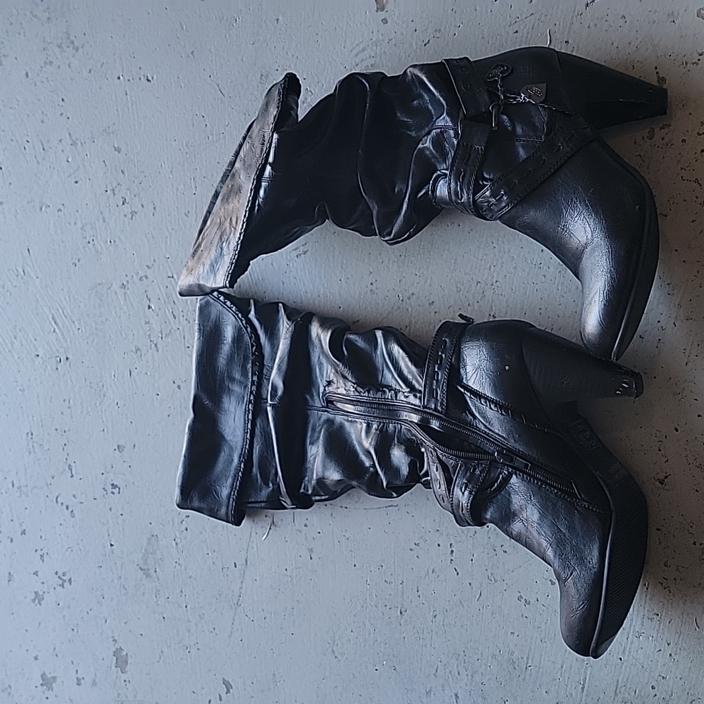 Bkack Boots - image 4